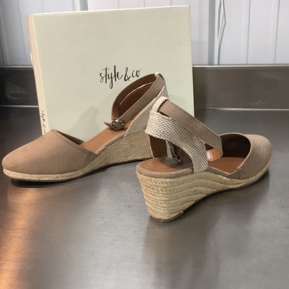 New WB Woman’s Style & Co Wedge Sandals - Picture 1 of 5